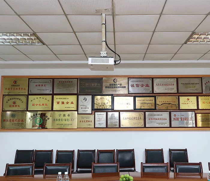 ஆலா ஓல்ட் ஒயின் பல அதிகாரப்பூர்வ சான்றிதழ்கள் மற்றும் மரியாதைகளை வென்றுள்ளது